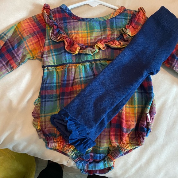 Rufflebutts Bubble Romper w/leggings - Picture 5 of 5